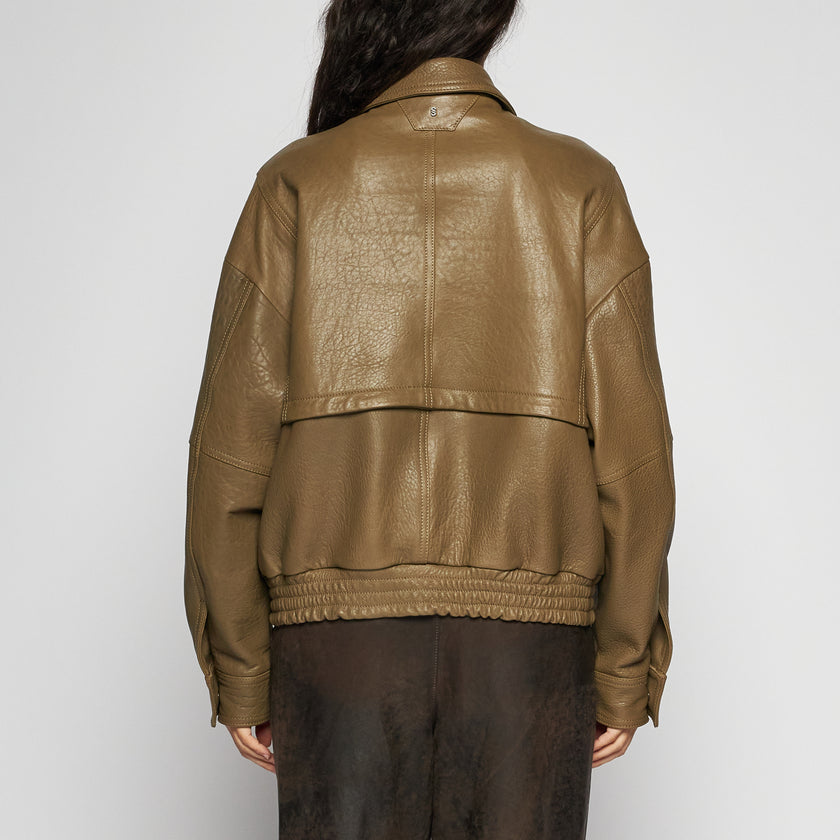 OVERSIZED-JACKE AUS GEHÄMMERTEM LEDER – OLIV