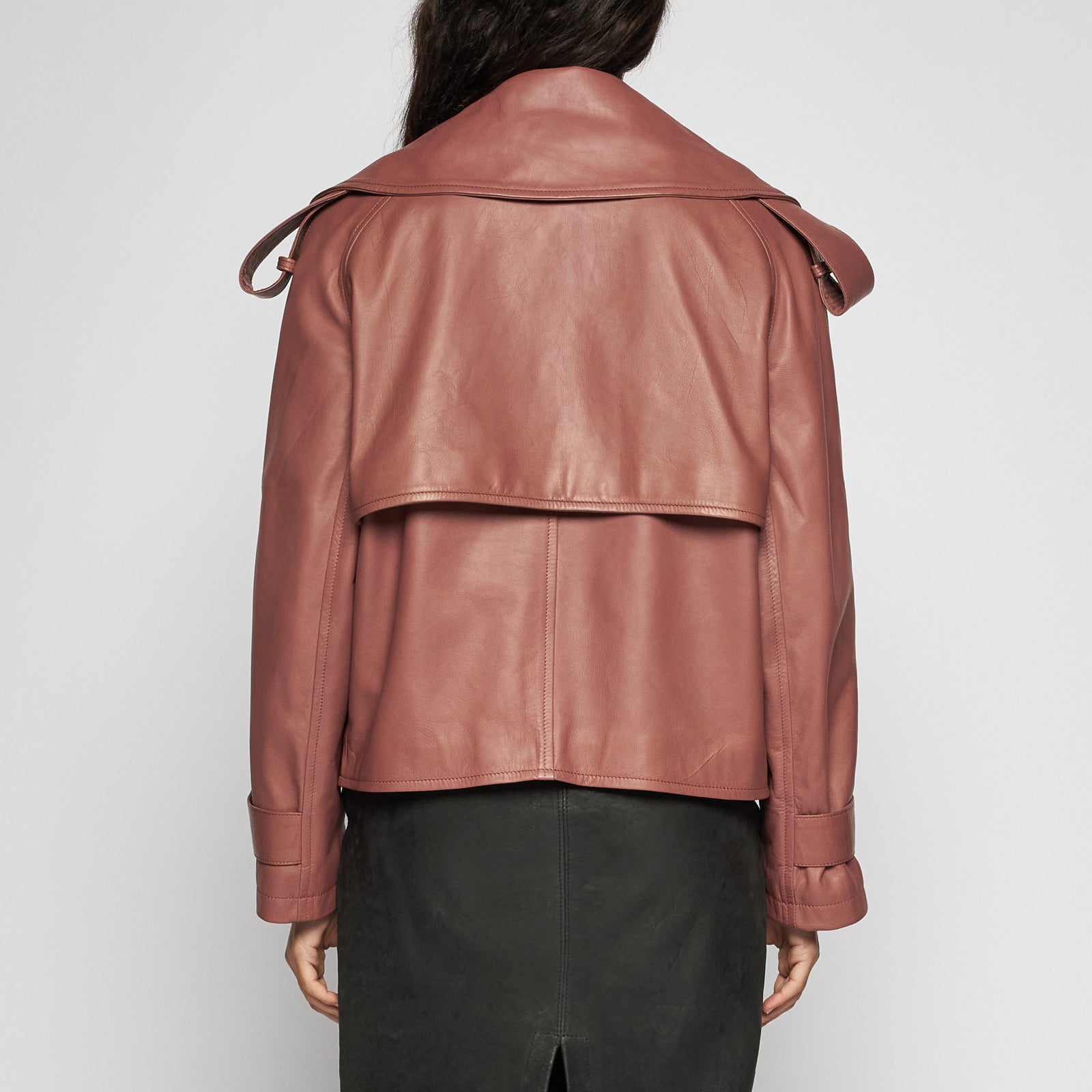 GIACCA TRENCH IN PELLE PLONGÈ – ROSE