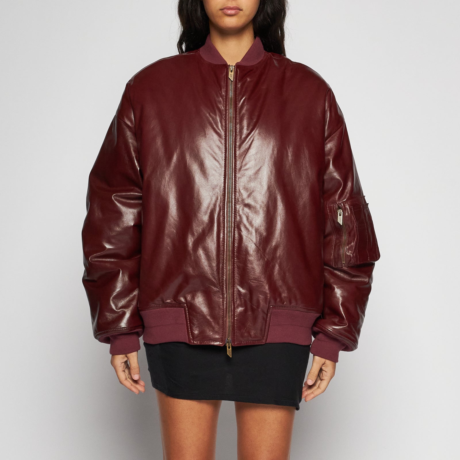 GIACCA BOMBER IN PELLE EFFETTO VERNICE – BORDEAUX