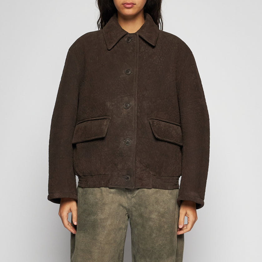 OVERSIZED-JACKE AUS GEHÄMMERTEM WILDLEDER – DUNKELBRAUN