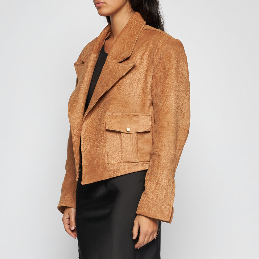 BLAZERJACKE AUS GEHÄMMERTEM LEDER – CAMEL