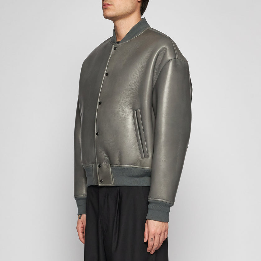 OVERSIZED-BOMBERJACKE AUS NAPPA-PLONGÈ – GRAU