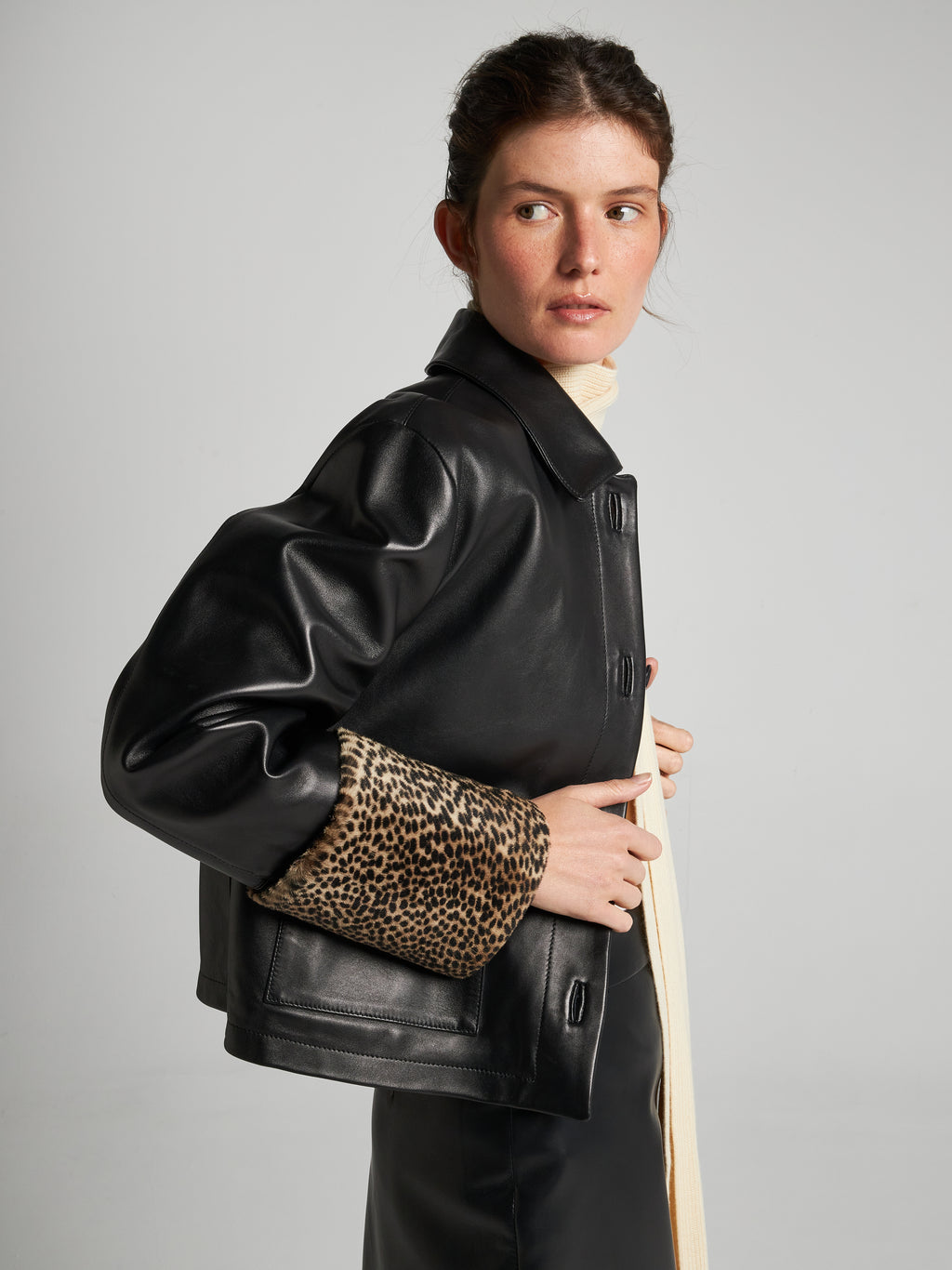GIACCA IN PELLE CON POLSINI ANIMALIER - BLACK