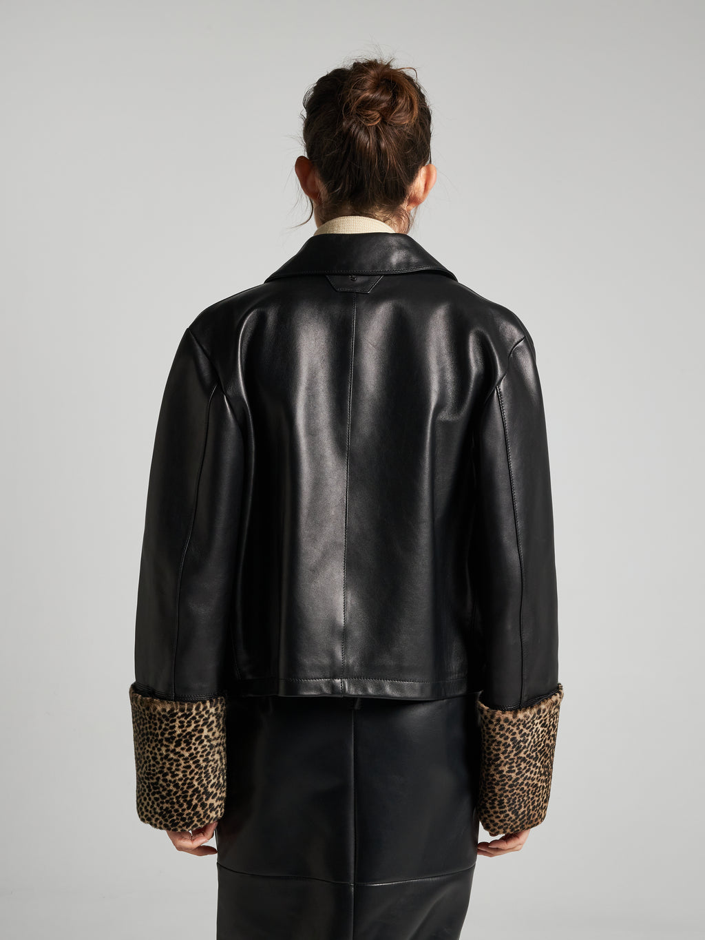GIACCA IN PELLE CON POLSINI ANIMALIER - BLACK