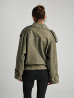 ZWEIREIHIGE JACKE AUS WILDLEDER MIT GÜRTEL – ARMY