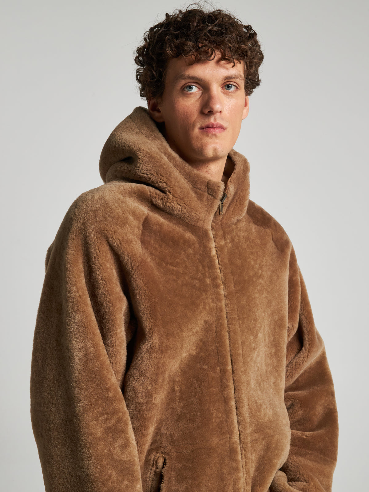GIACCA IN SHEARLING REVERSIBILE CON CAPPUCCIO - CHOCO
