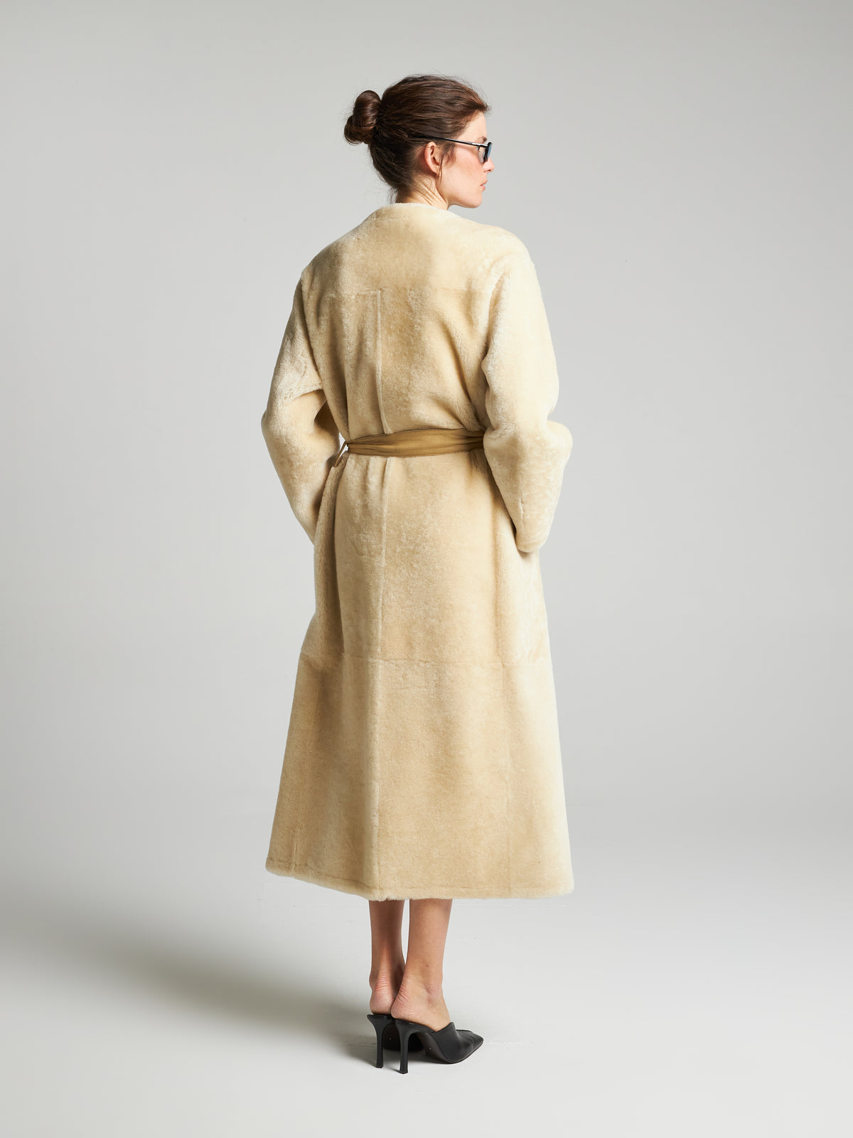 SHEARLING-MANTEL - ELFENBEINFARBEN