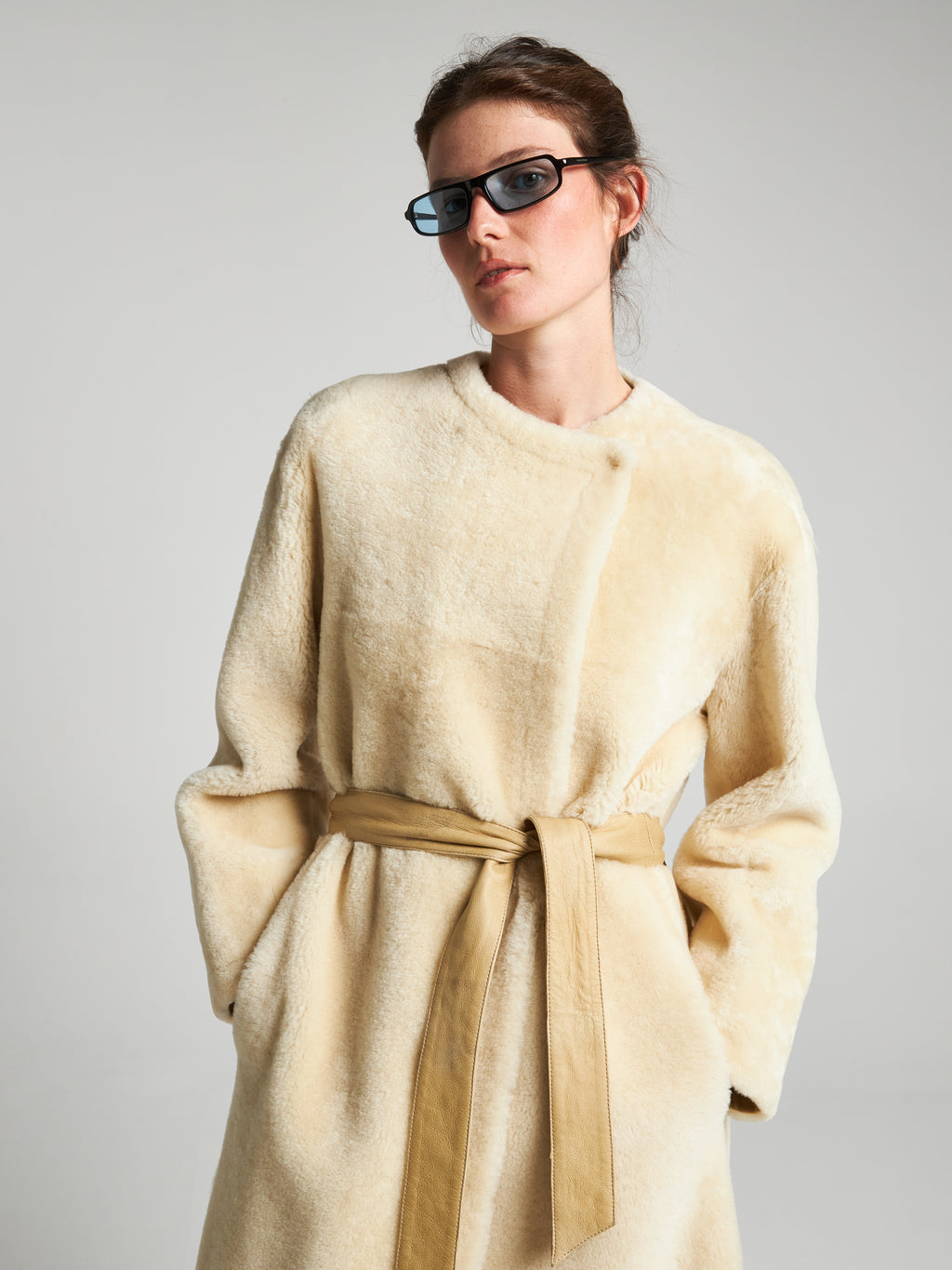 SHEARLING-MANTEL - ELFENBEINFARBEN