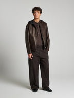 LEDERJACKE MIT KAPUZE - DUNKELBRAUN