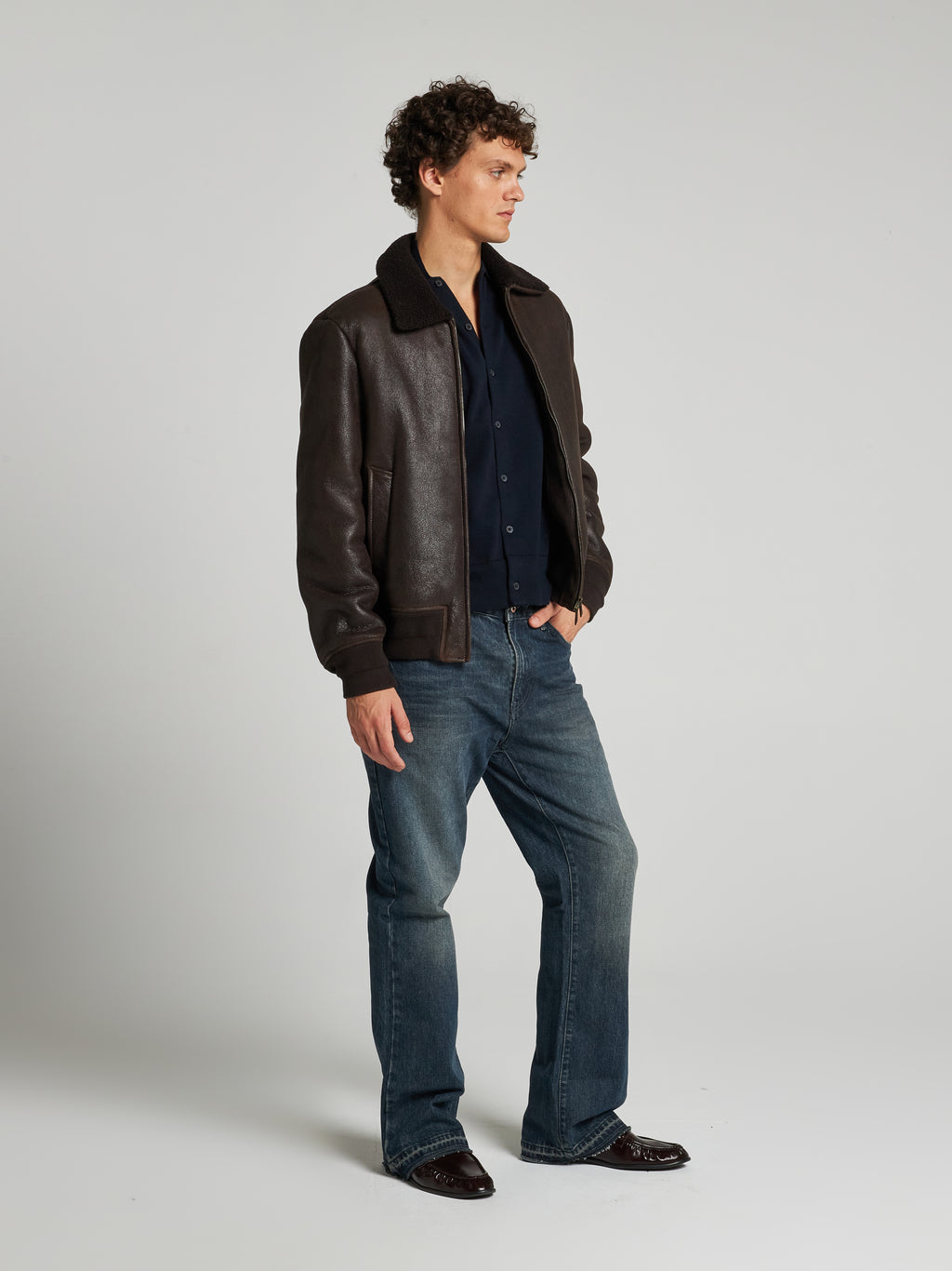 BOMBERJACKE AUS GEWACHSTEM SHEARLING - DUNKELBRAUN