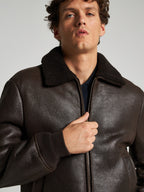 BOMBERJACKE AUS GEWACHSTEM SHEARLING - DUNKELBRAUN