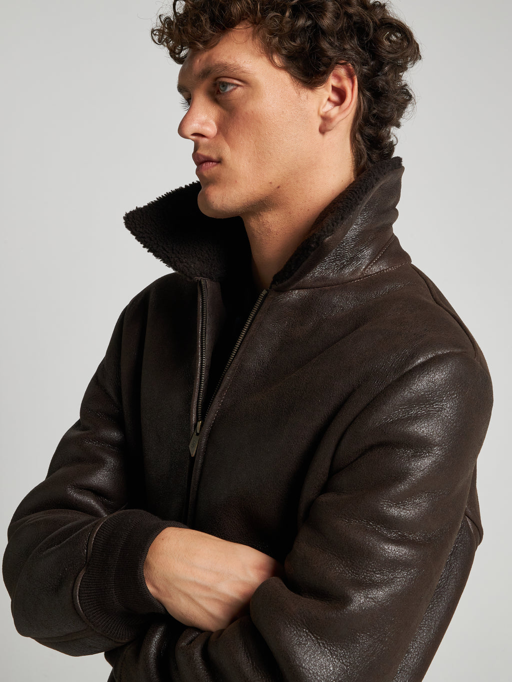 BOMBERJACKE AUS GEWACHSTEM SHEARLING - DUNKELBRAUN